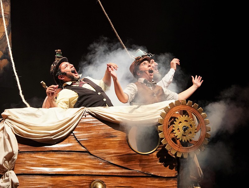 Sabre de Luz Teatro celebra 10 anos com o espetáculo “Cinco Semanas em um Balão” no Teatro Alfredo Mesquita