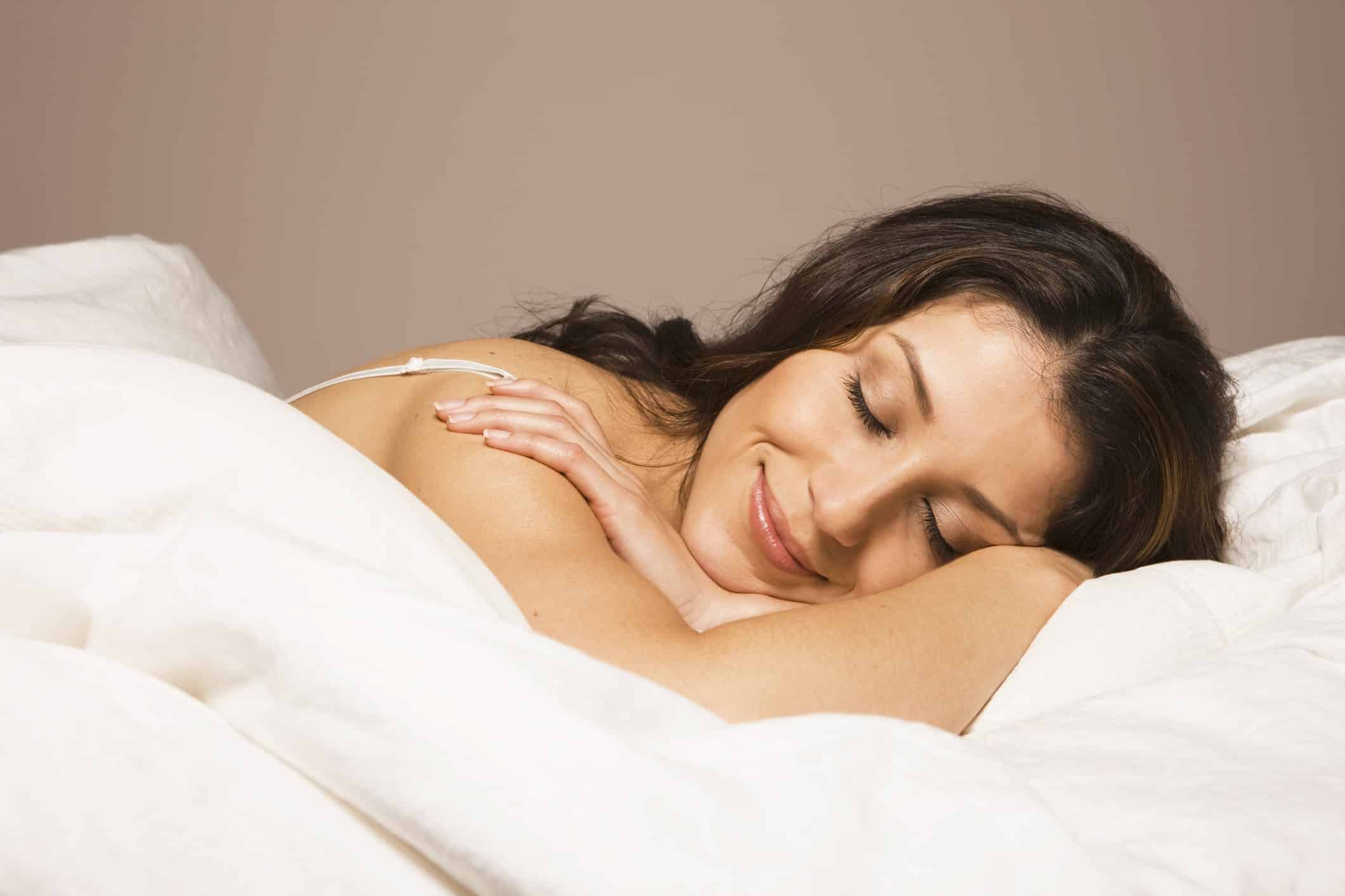 Sono da beleza: 7 dicas indispensáveis para a pele antes de cair na cama
