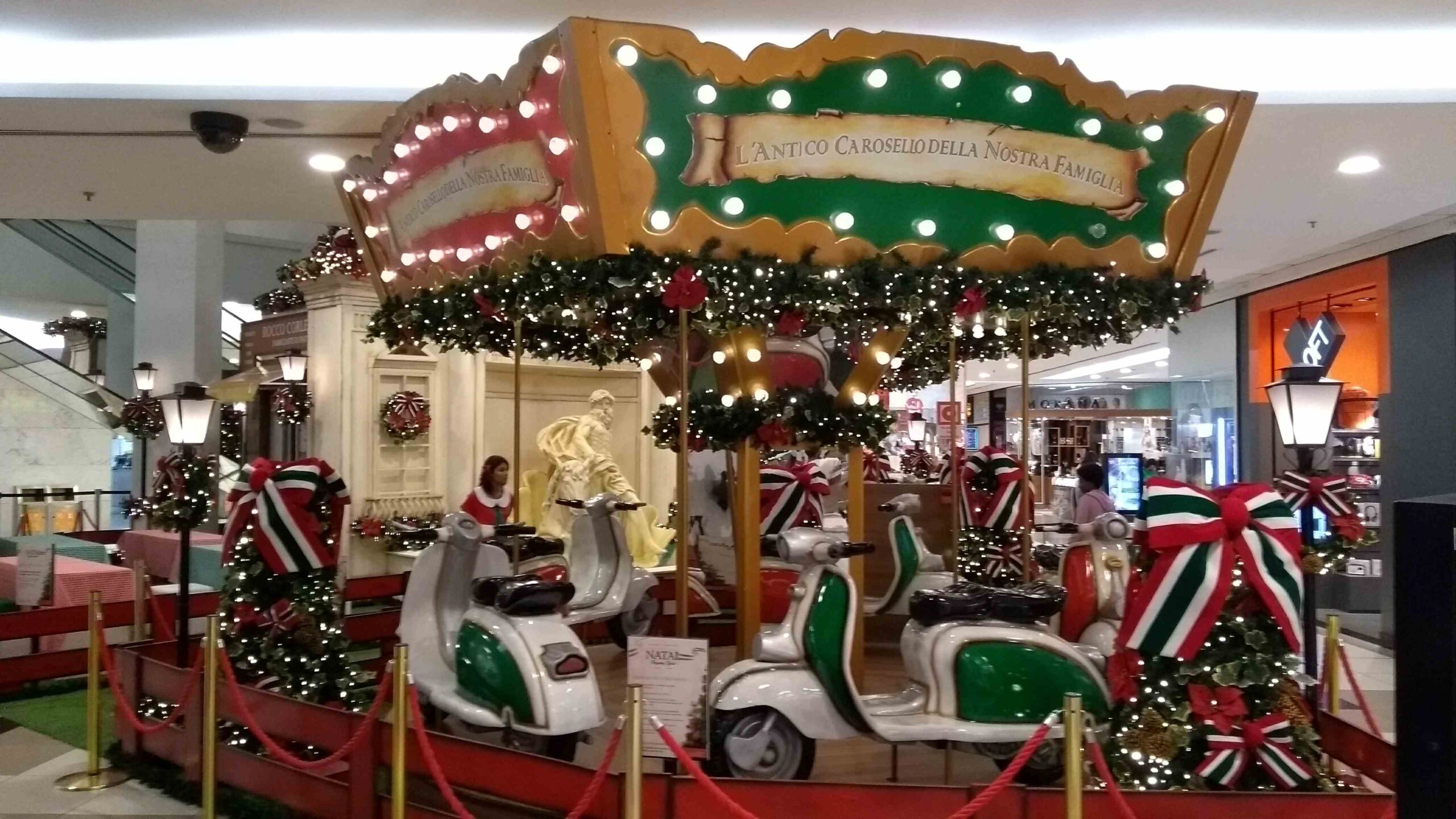 Chegada do Papai Noel e parada natalina do Cantareira Norte Shopping