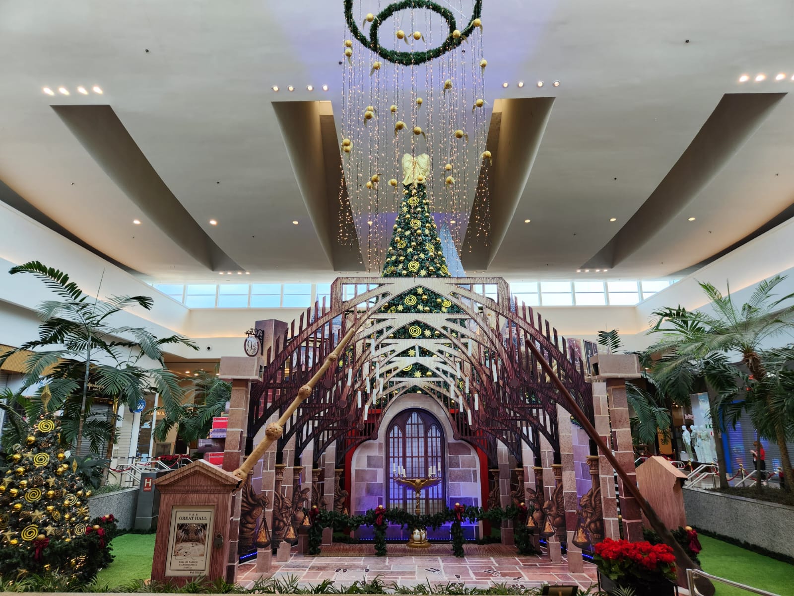 Decoração de Natal do Shopping Center Norte recria “Wizarding World Harry Potter”