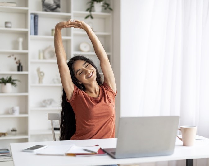 5 técnicas de alongamento para melhorar a saúde física no home office