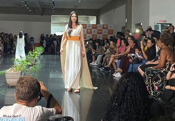 Faculdade Anhanguera Santana promove desfile inclusivo aberto ao público