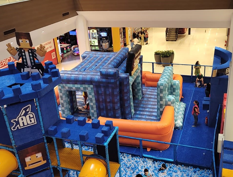 O universo do Minecraft chegou ao Shopping Metrô Tucuruvi para a diversão da garotada