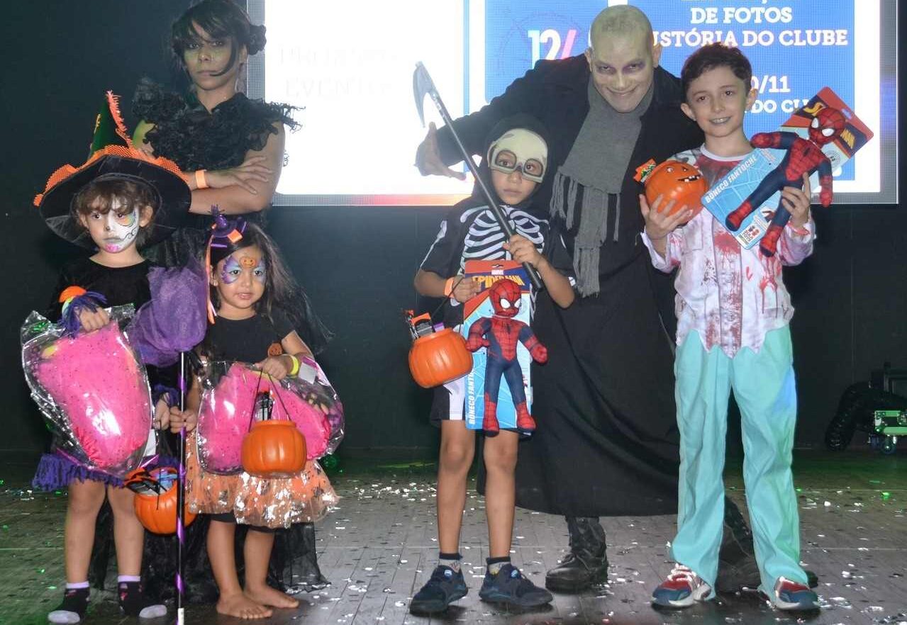 Clube Esperia promove Festa de Halloween voltada para crianças e famílias com brincadeiras temáticas e atividades recreativas