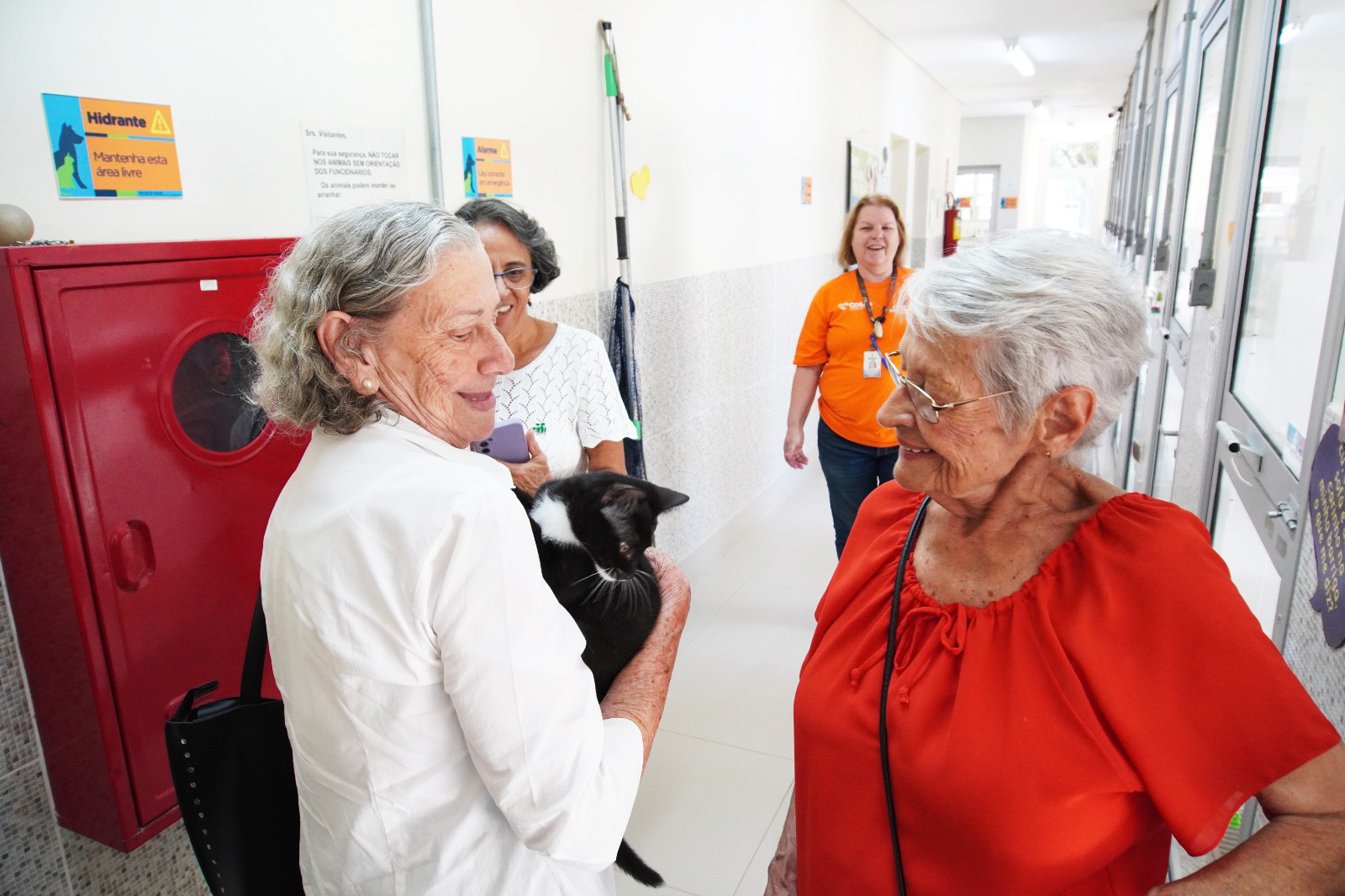 Saúde da capital promove interação dos pacientes da Ursi Carandiru com os animais da Cosap