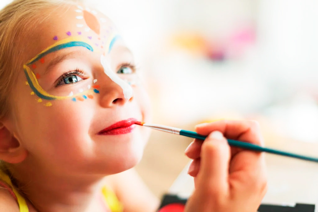 Carnaval no Shopping Metrô Tucuruvi tem bloquinho, oficinas de adereços e pintura facial