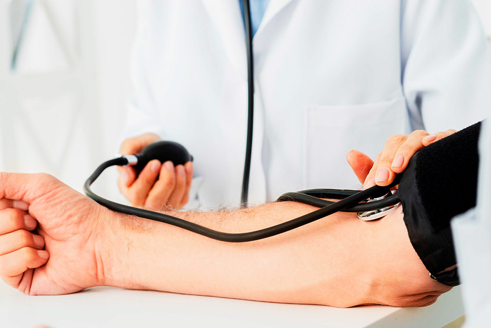 Qual a relação entre pressão alta e doença renal?