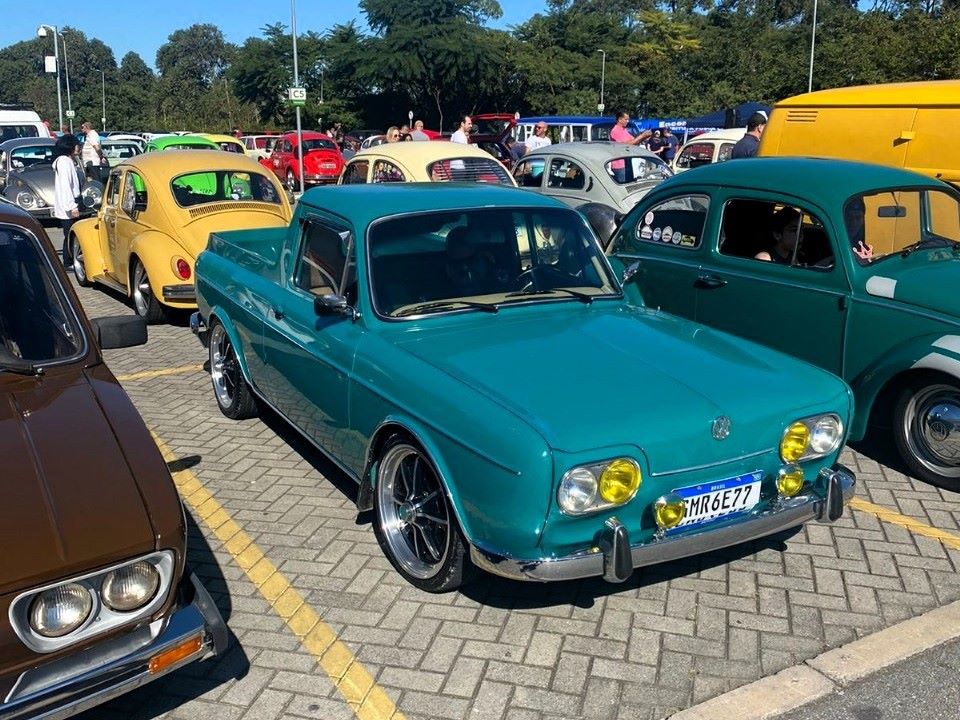 Encontro de carros com modelos potentes e cheios de estilo no Cantareira Norte Shopping