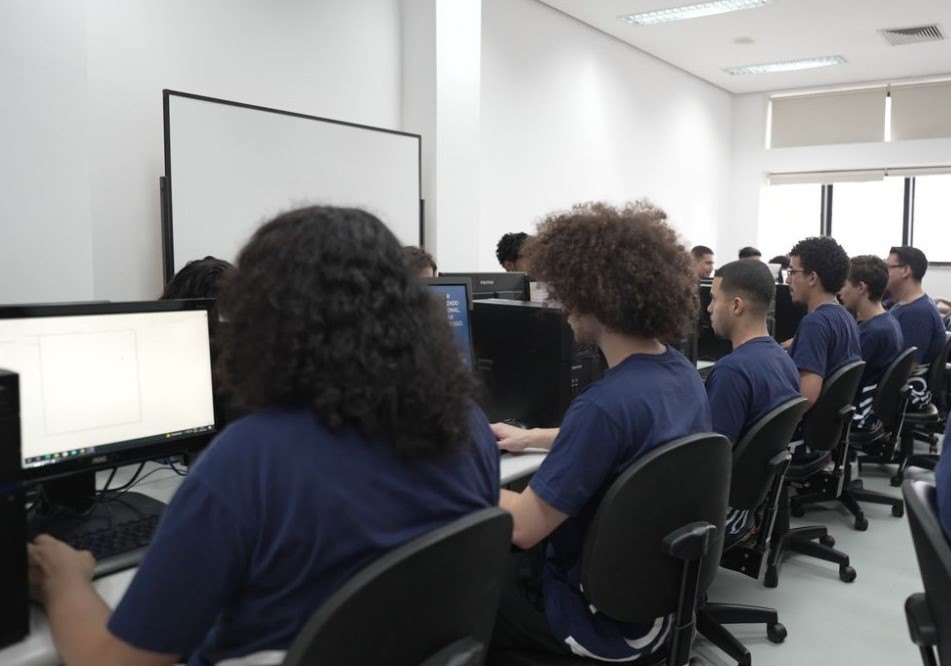 Instituto PROA oferece curso gratuito de programação para jovens