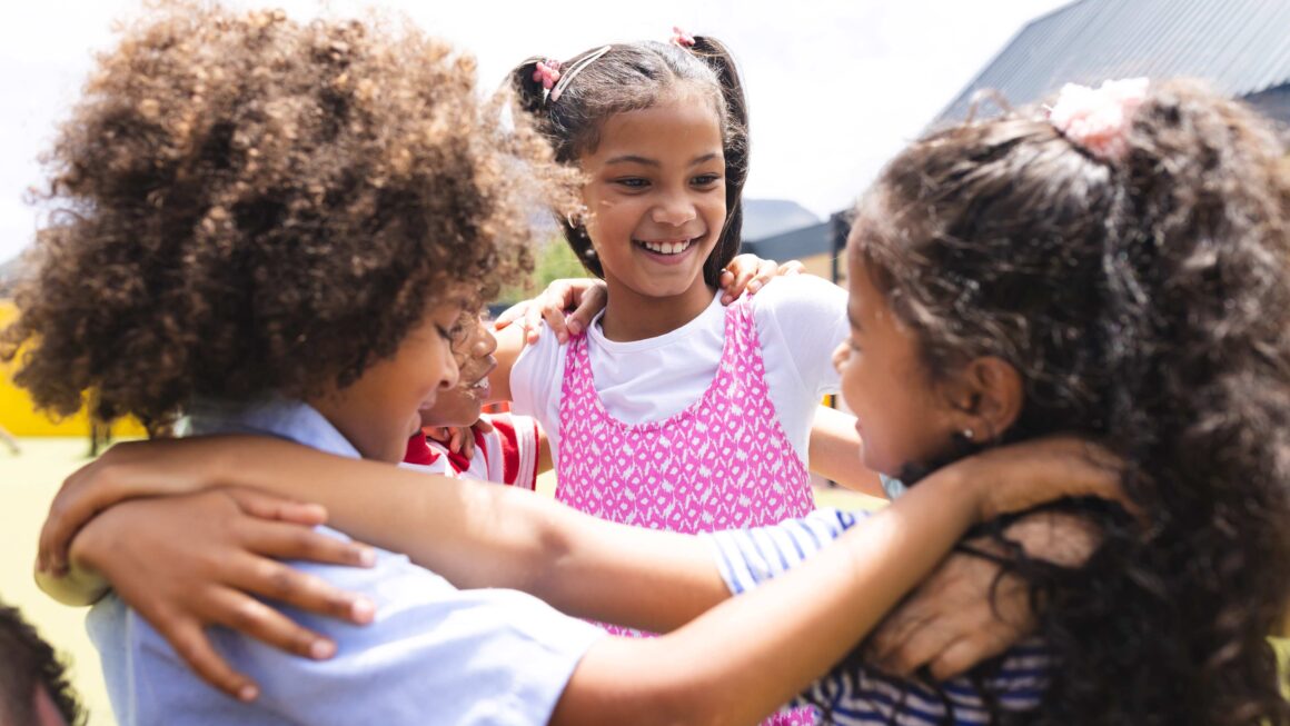 Educação financeira: por que ensinar desde cedo forma crianças mais responsáveis e empáticas