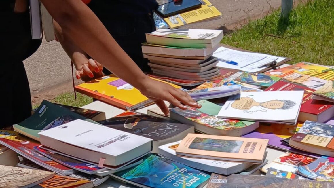 Biblioteca Pedro Nava recebe feira de doação de livros