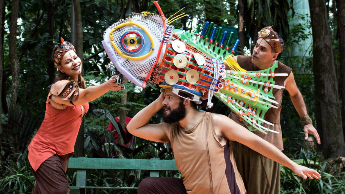 A peça “Água Doce”, leva crianças e famílias à reflexão sobre rios soterrados de São Paulo