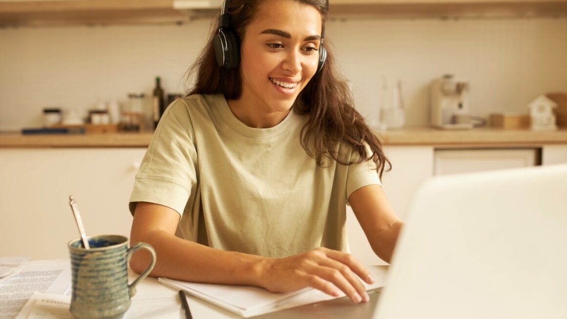 Santander e Alura oferecem 36 mil bolsas para formação em tecnologia