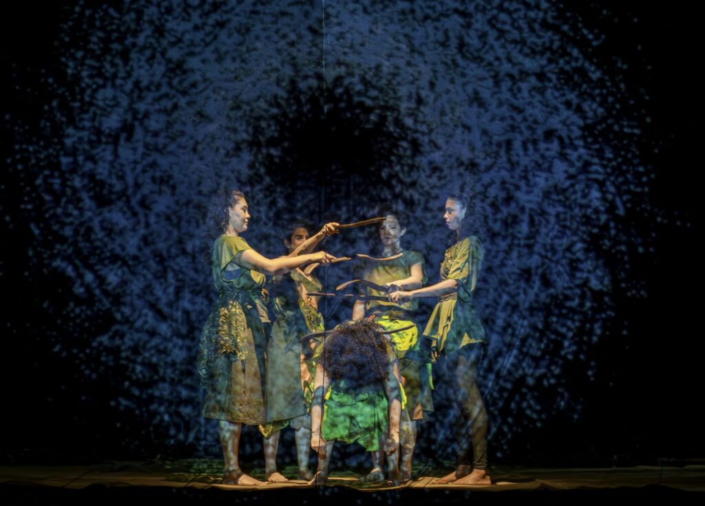 Espetáculo “Teimar até que brote” transforma luta por terra em dança e poesia no Sesc Casa Verde e Sesc Santana