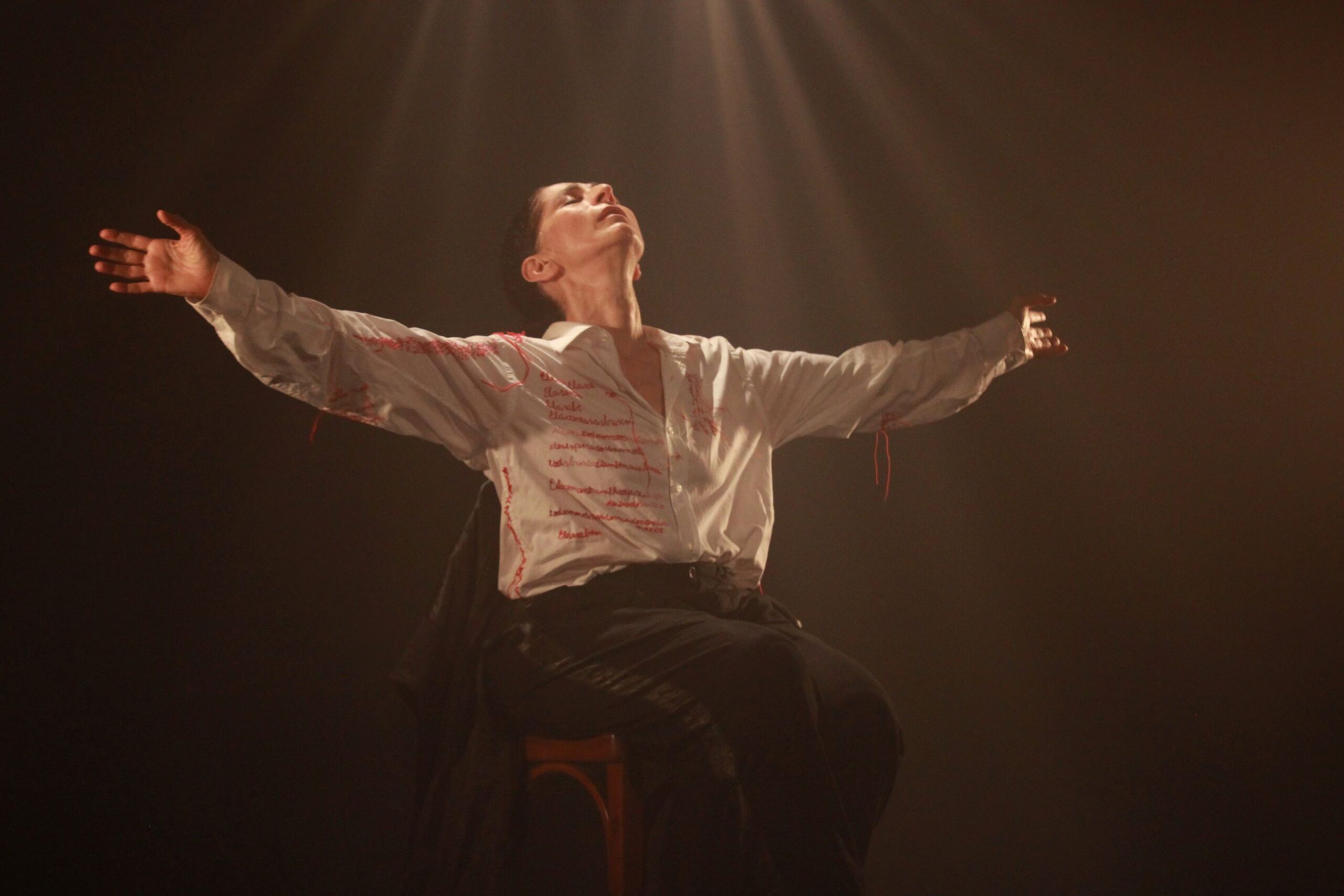 Espetáculo Das Tripas Sete Histórias com Mariana Muniz no Teatro Alfredo Mesquita em Santana