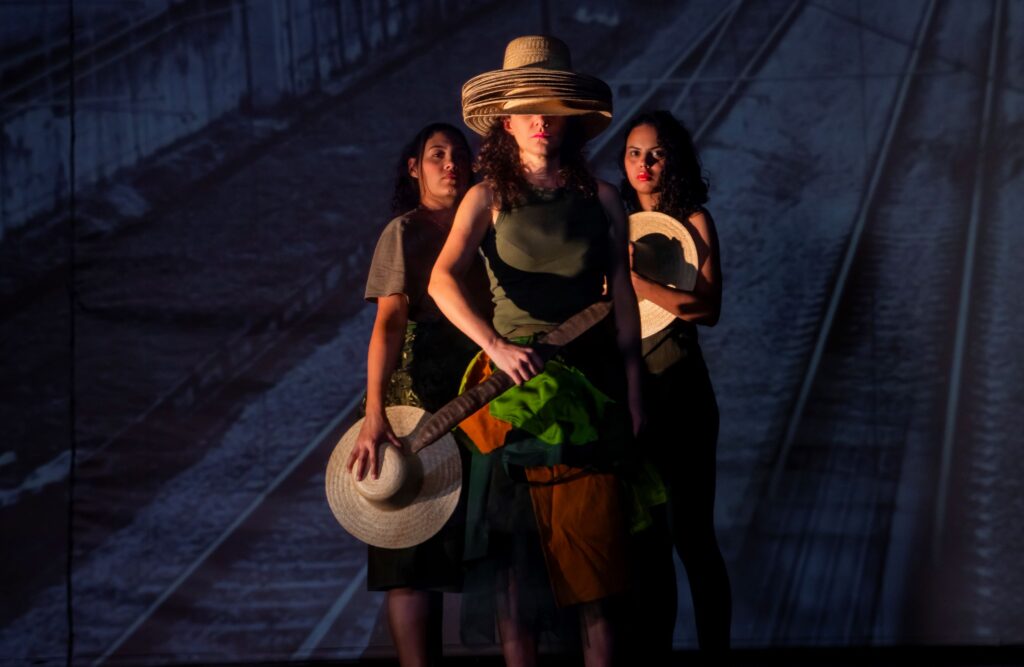 Espetáculo sobre agricultura urbana no Sesc Santana na Zona Norte de São Paulo