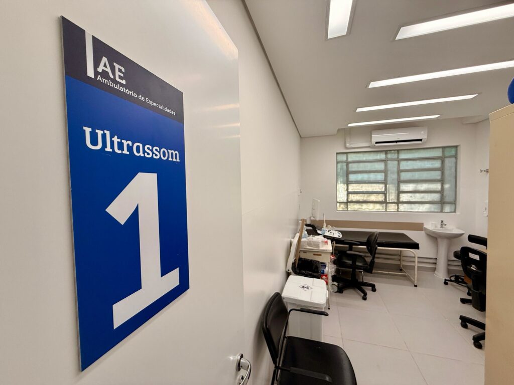 Estrutura interna moderna do Ambulatório de Especialidades de Pirituba