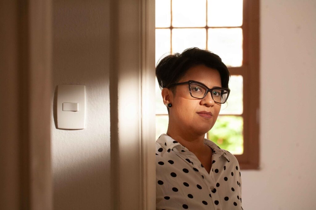 Professora em sala de aula na rede pública da Zona Norte de São Paulo