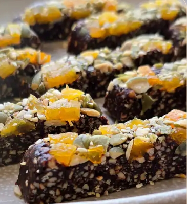 Barrinha caseira saudável de tâmara aveia e castanha