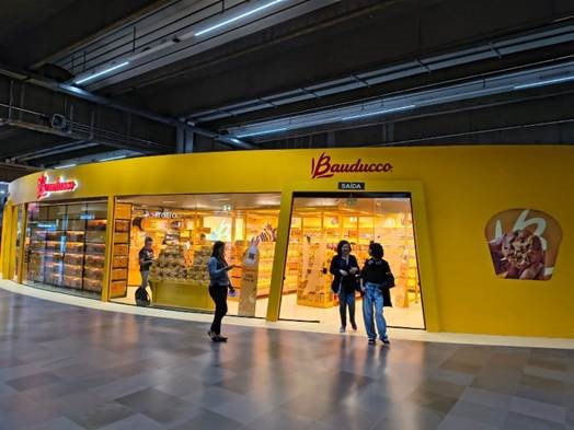 Bauducco inaugura loja no Terminal Tietê com espaço instagramável