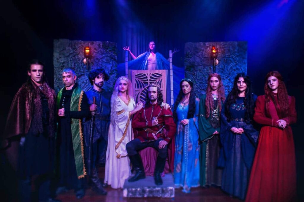 Cena do espetáculo Bruxas de Avalon em cartaz no Imirim, Zona Norte de São Paulo