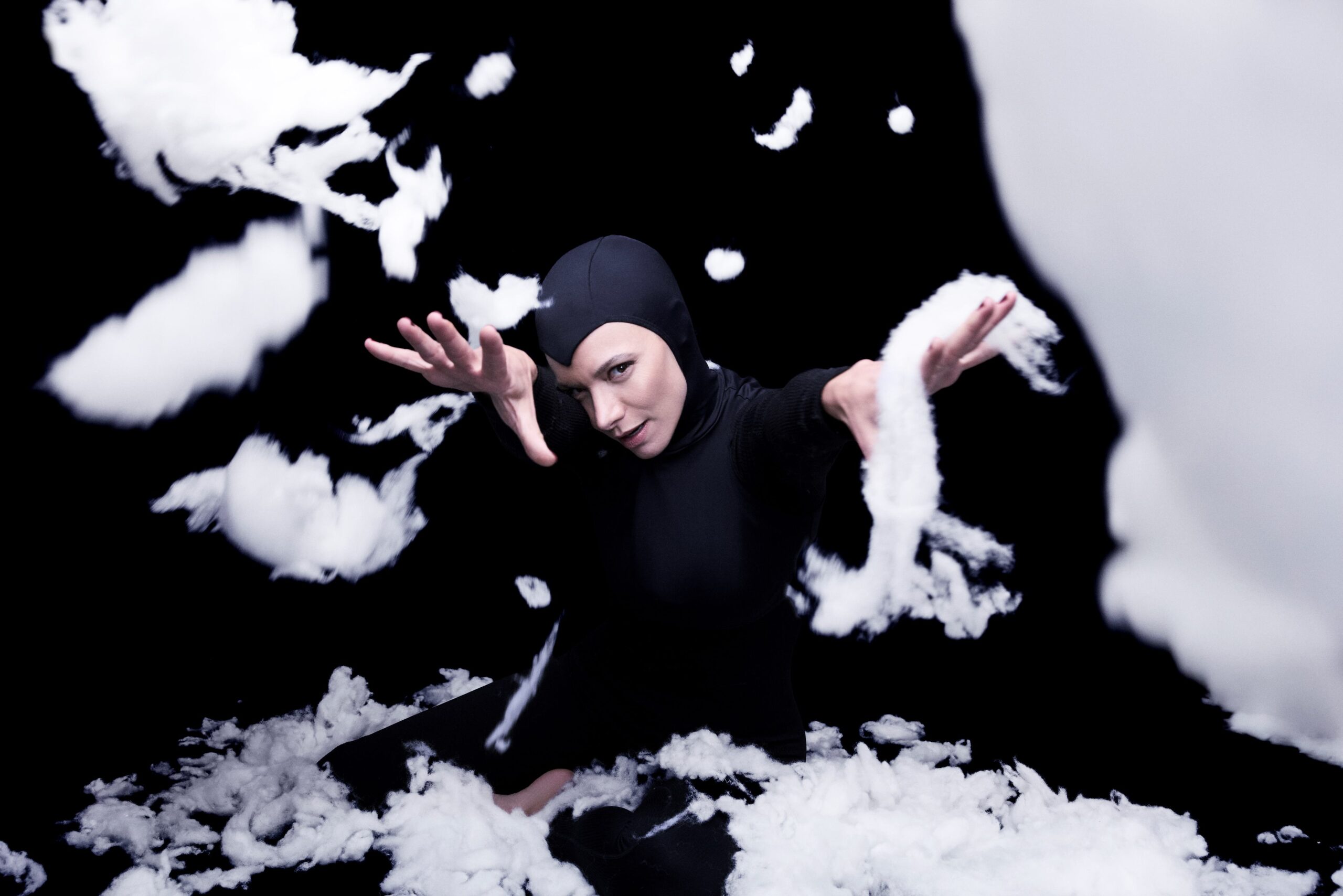 Carolina Manica em cena no espetáculo Na Sala dos Espelhos no Sesc Santana em São Paulo