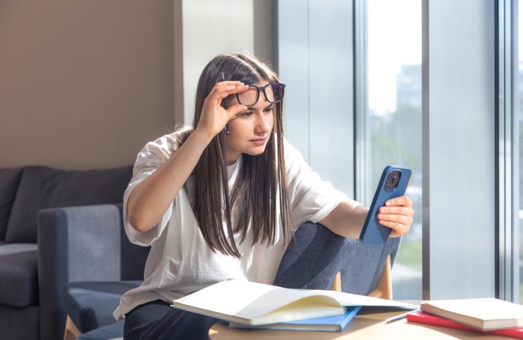 Excesso de telas pode comprometer a visão antes dos 30 anos, alertam especialistas