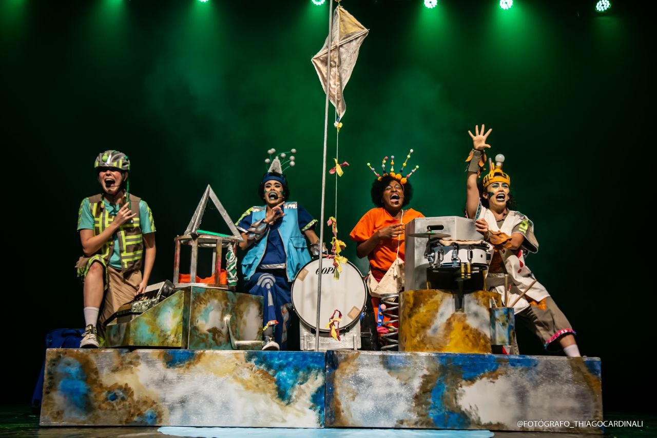 Espetáculo infantil A Máquina de Músicas Sem Fim no Teatro Alfredo Mesquita em Santana