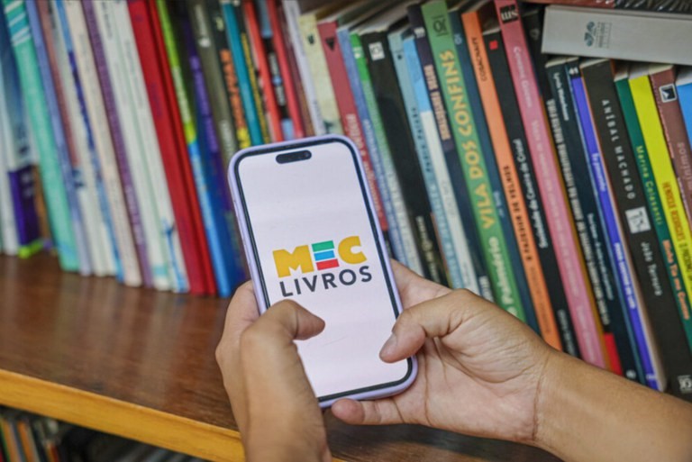 plataforma MEC Livros com acesso a biblioteca digital gratuita do Ministério da Educação