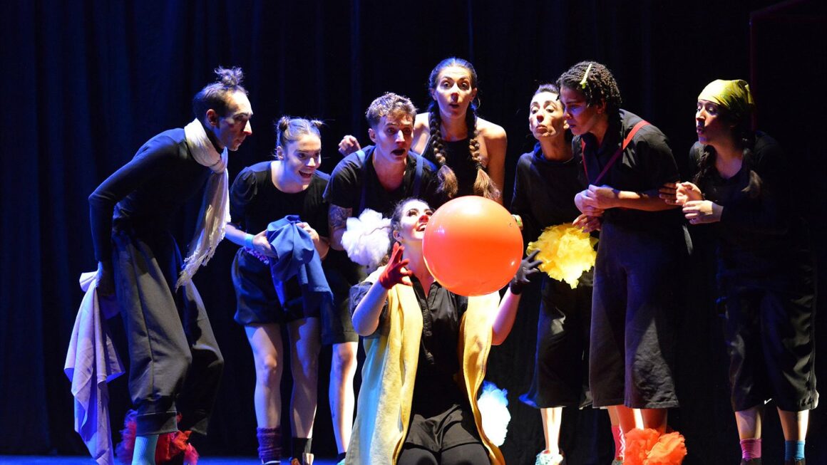 Espetáculo sEUss no Sesc Santana, Zona Norte de São Paulo