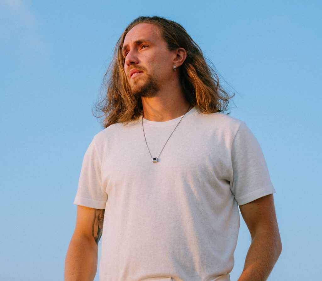 Vitor Kley lança EP “O Que Sobrou das Pequenas Grandes Coisas”