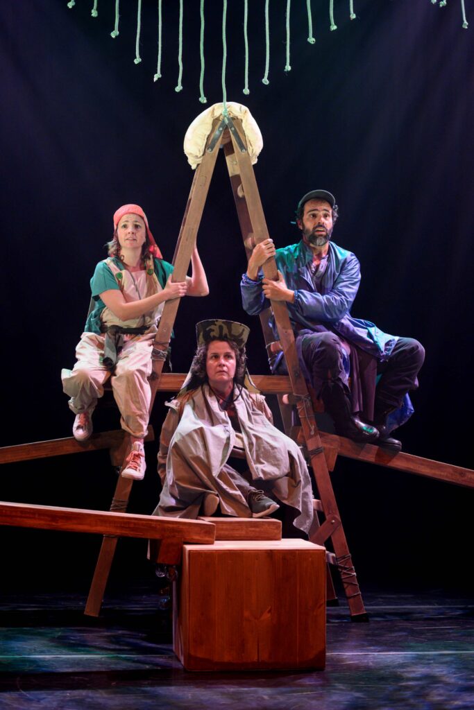 Espetáculo infantil Correnteza em apresentação no Teatro Alfredo Mesquita em Santana