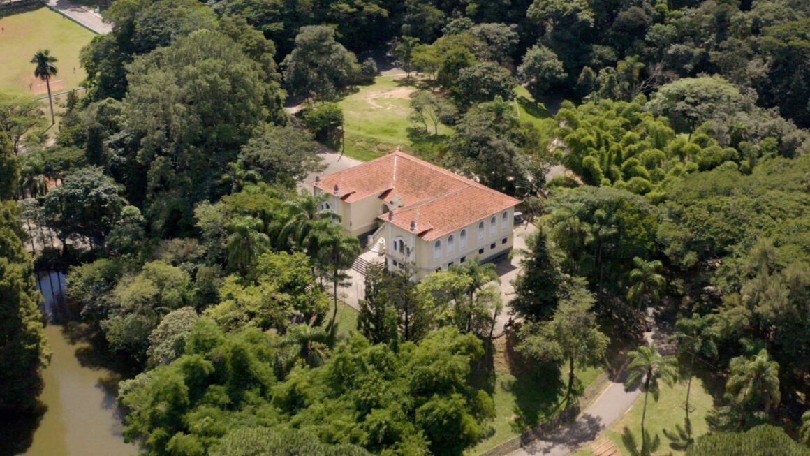 Visitantes no Horto Florestal durante celebração de 130 anos em São Paulo