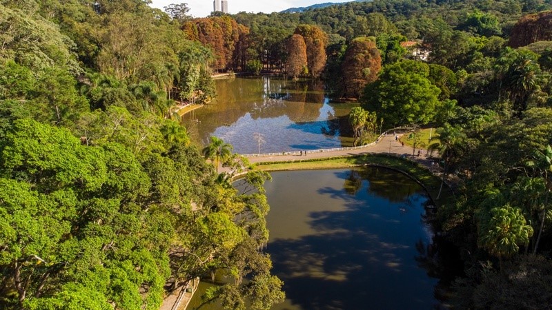 Visitantes no Horto Florestal durante celebração de 130 anos em São Paulo