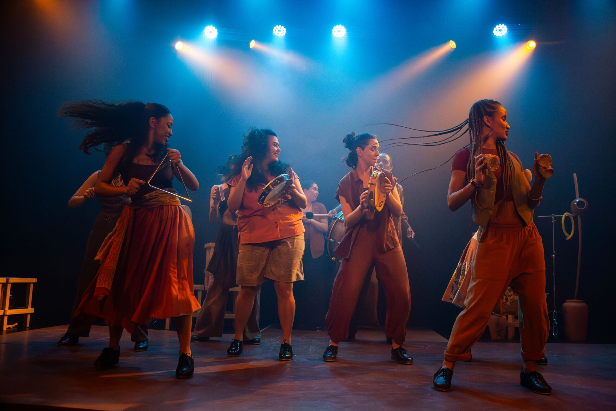 Espetáculo Terreno da Companhia Percussiva de Dança no Sesc Santana em São Paulo
