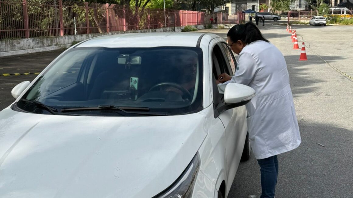 Vacinação contra gripe no CRESAN Vila Maria atende idosos e pessoas com mobilidade reduzida