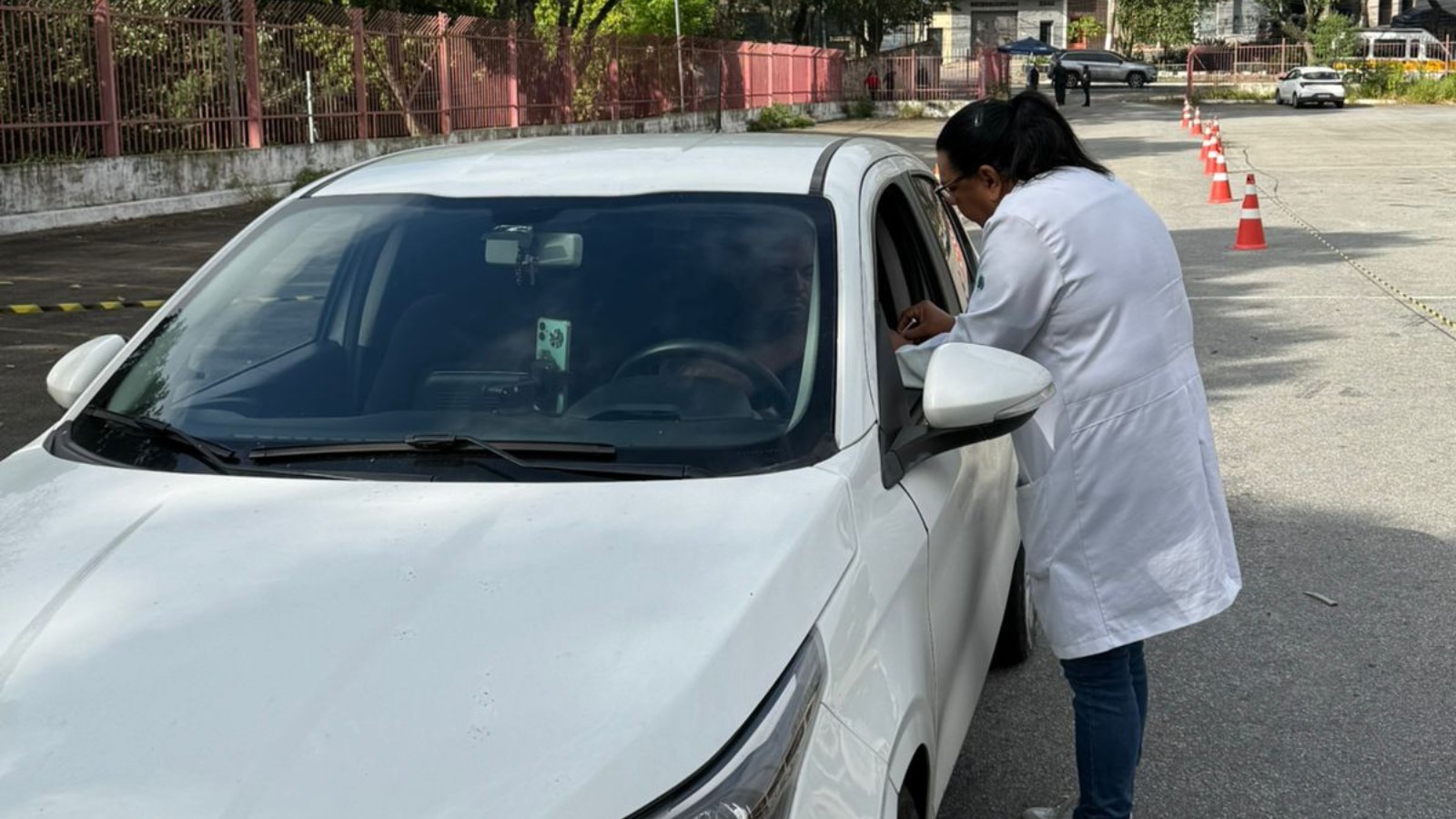 Vacinação contra influenza em formato drive-thru no CRESAN Vila Maria na Zona Norte de São Paulo