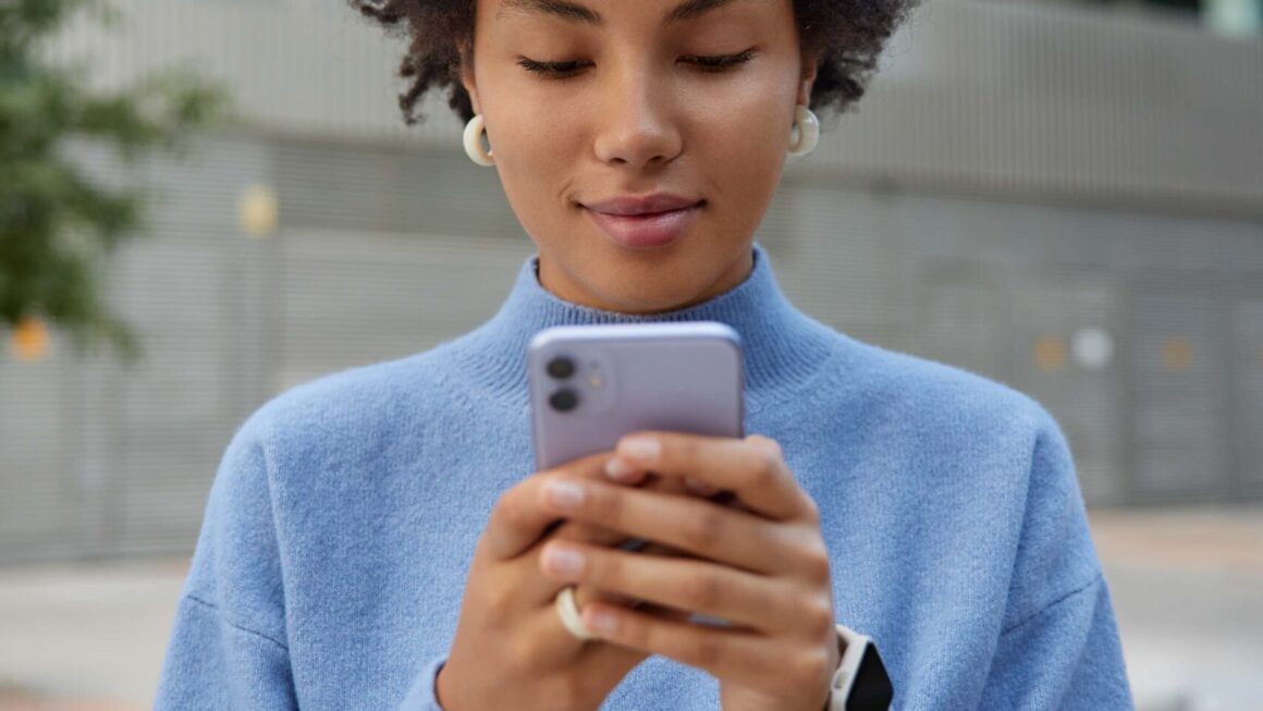 Empresas apostam no WhatsApp para vender mais, mas escolha da API pode fazer toda a diferença
