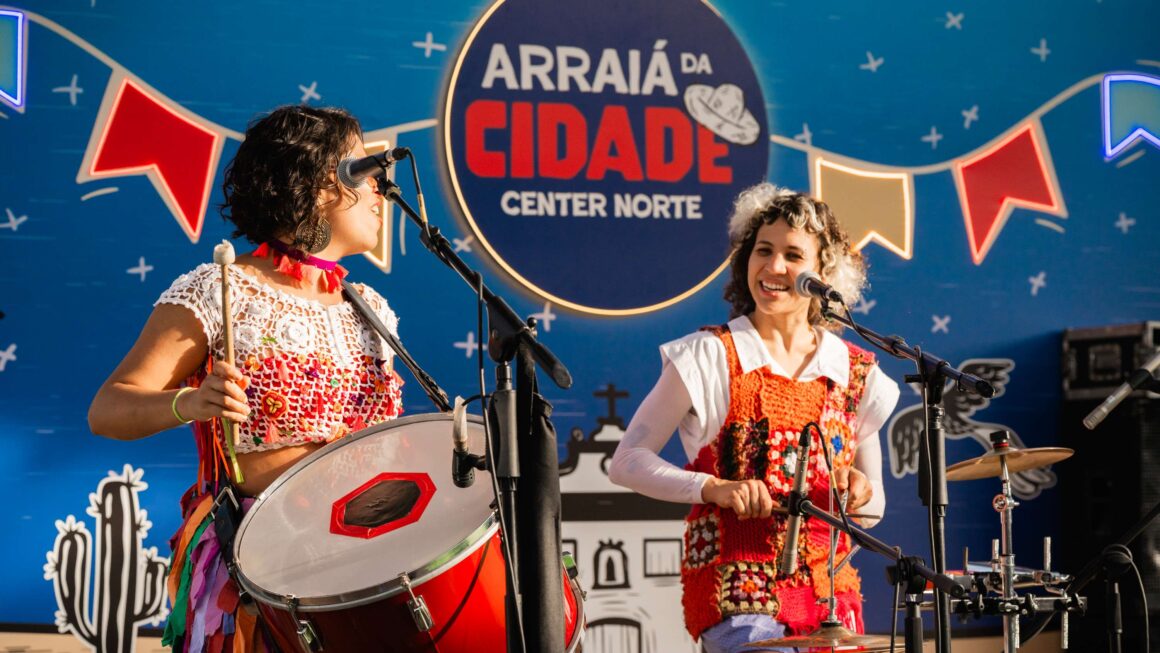 Público participa do Arraiá da Cidade Center Norte na Zona Norte de São Paulo.