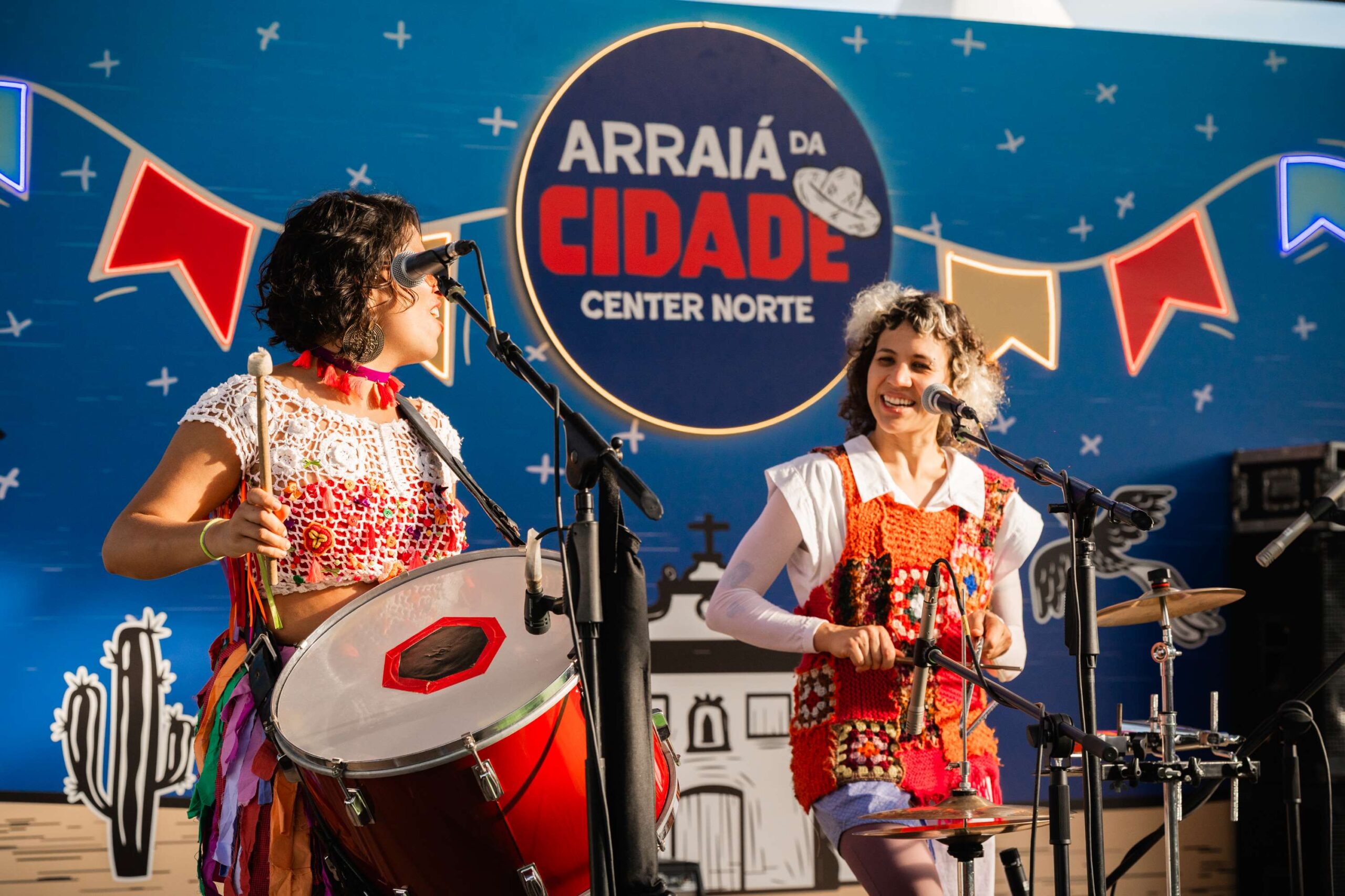 Público participa do Arraiá da Cidade Center Norte na Zona Norte de São Paulo.