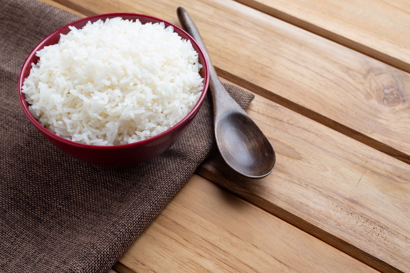 Prato de arroz preparado para alimentação saudável.