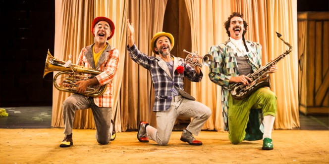 Palhaços da Cia LaMínima durante apresentação do espetáculo Circo Charanga no Sesc Casa Verde
