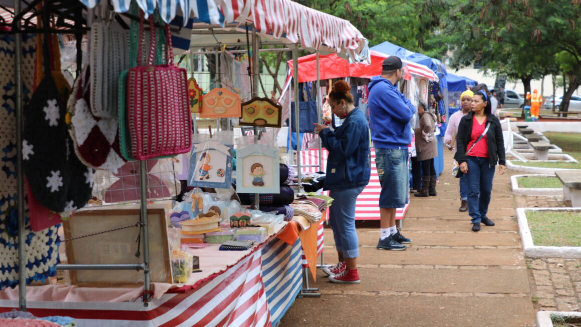 Feira de artesanato do programa Mãos e Mentes Paulistanas durante as férias de julho na Zona Norte de São Paulo.