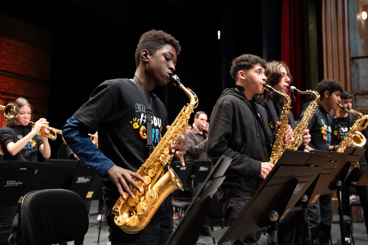 Jovens músicos do Projeto Guri durante apresentação na Biblioteca de São Paulo em Santana.
