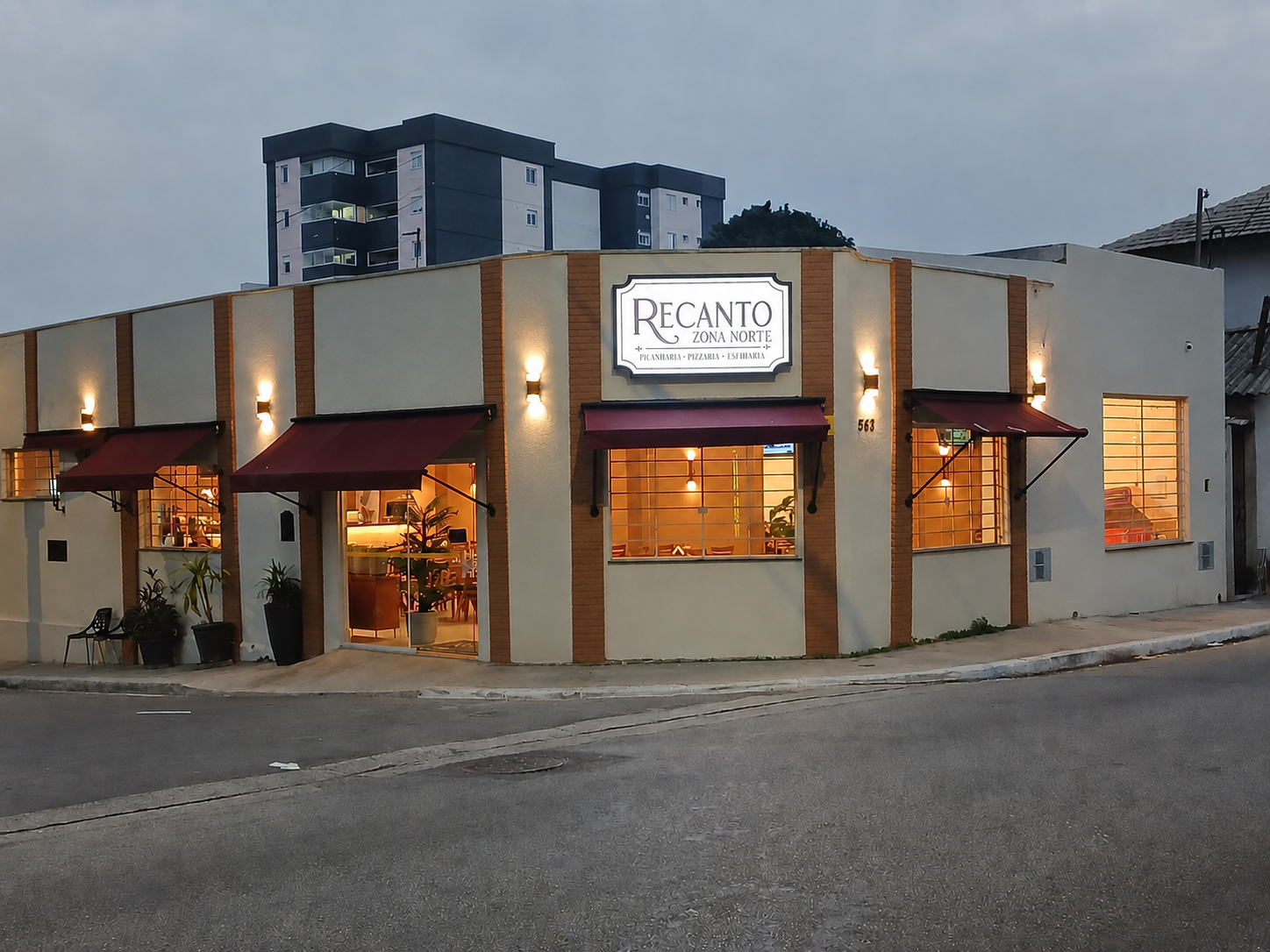 Novo ambiente do Restaurante Recanto Zona Norte após reforma na Vila Mazzei