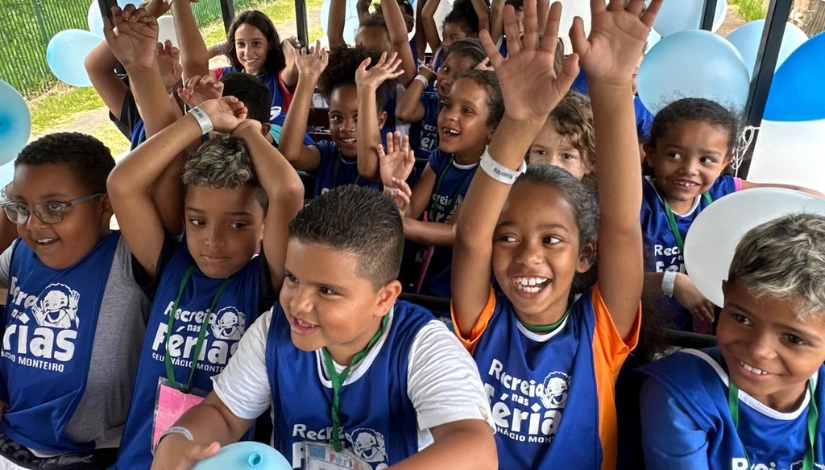 Crianças participam de atividades recreativas do programa Recreio nas Férias em São Paulo