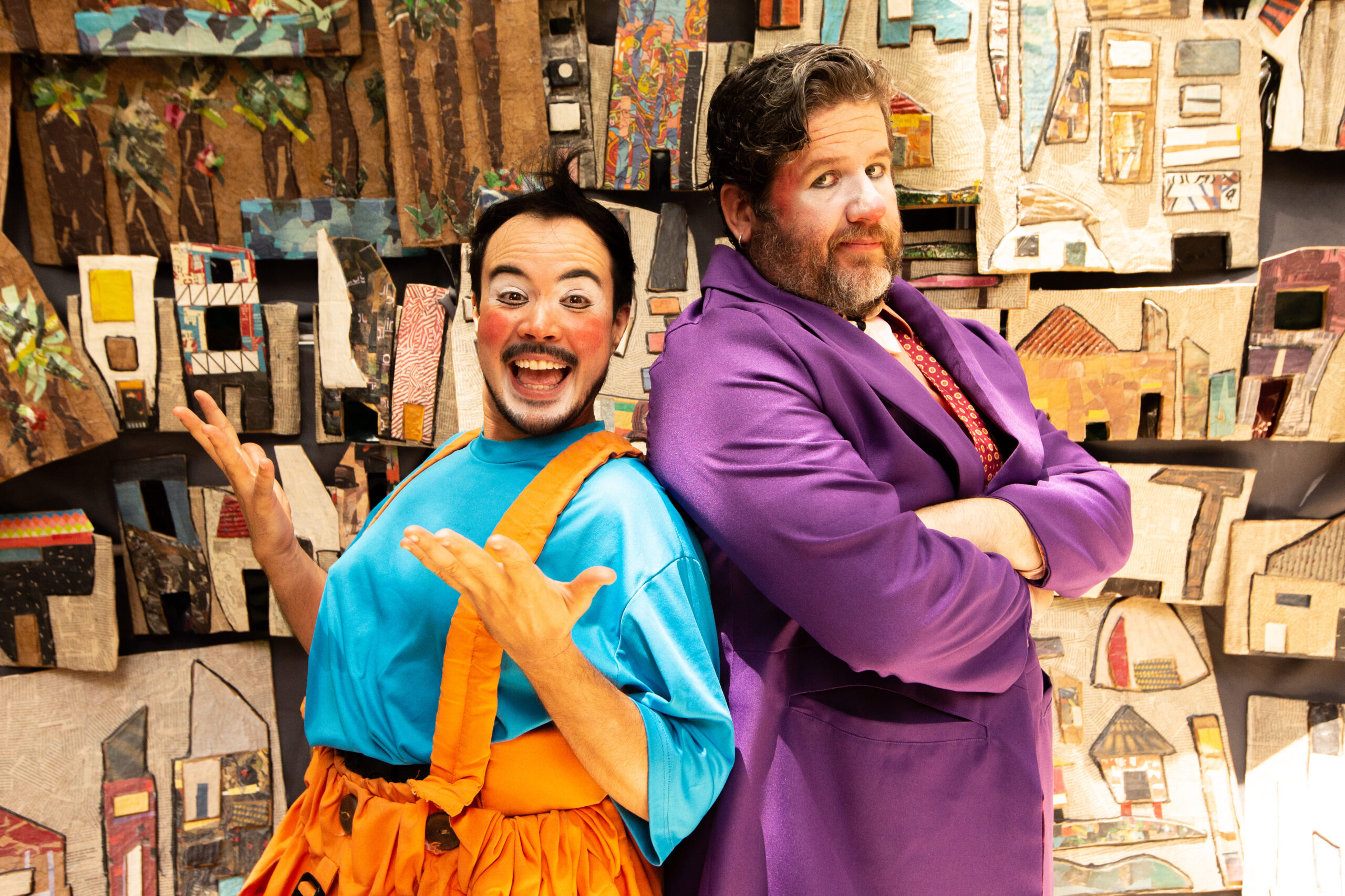 Espetáculo O Senhor das Vassouras durante apresentação de teatro de bonecos na Vila Maria.