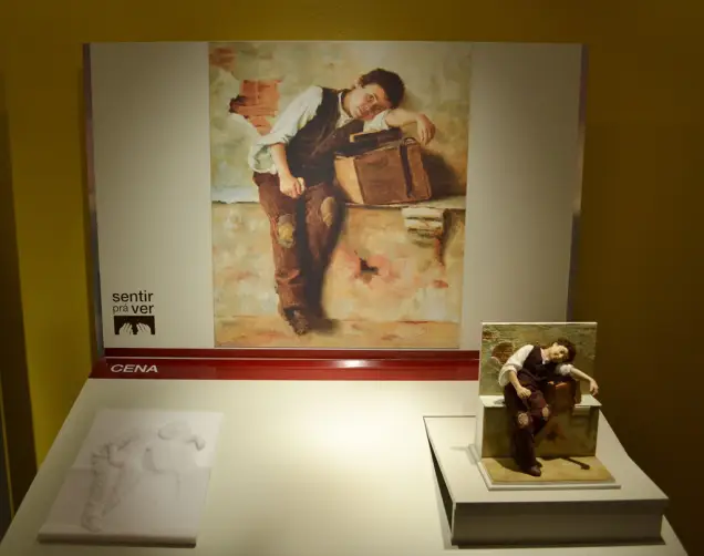 Exposição Sentir pra Ver na Biblioteca de São Paulo com recursos acessíveis para visitantes.