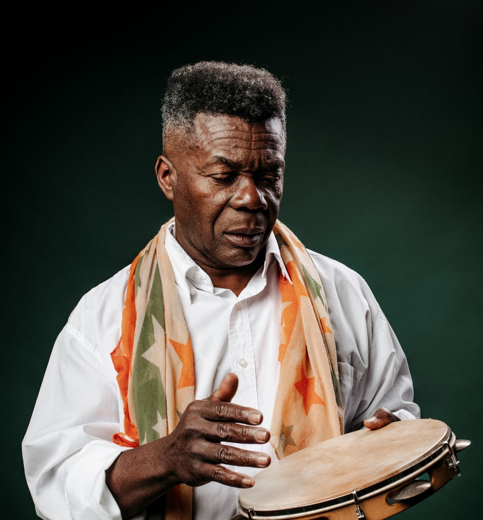 Tião Carvalho se apresenta no Sesc Casa Verde durante programação cultural gratuita.