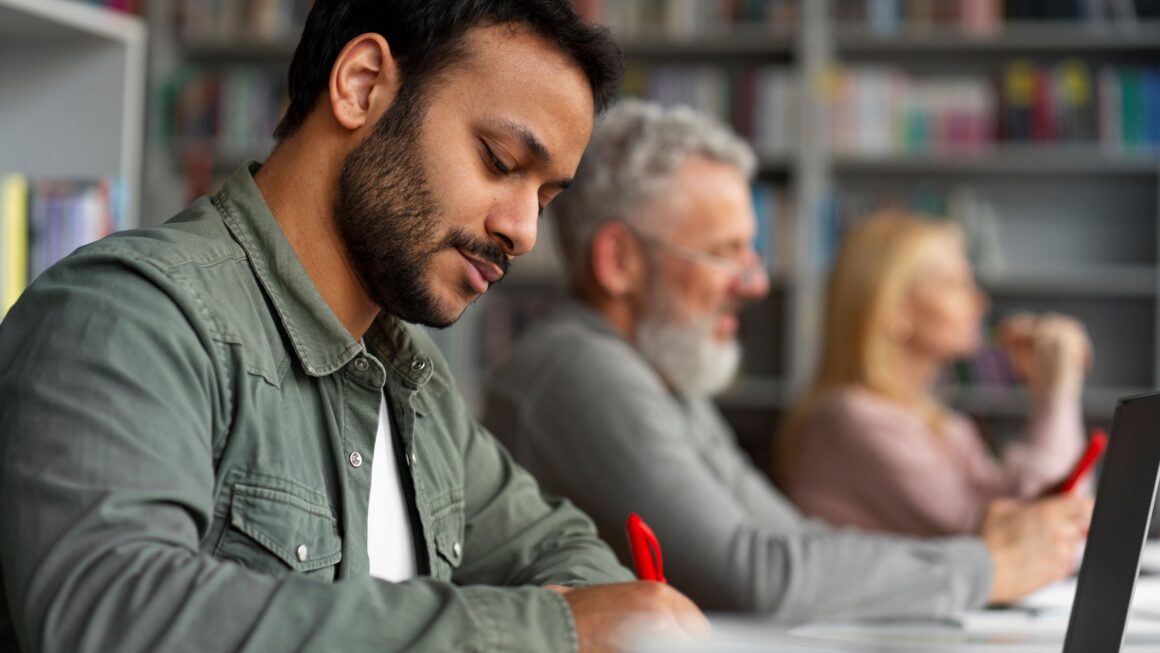 Curso gratuito de contabilidade ensina gestão financeira para empreendedores e estudantes